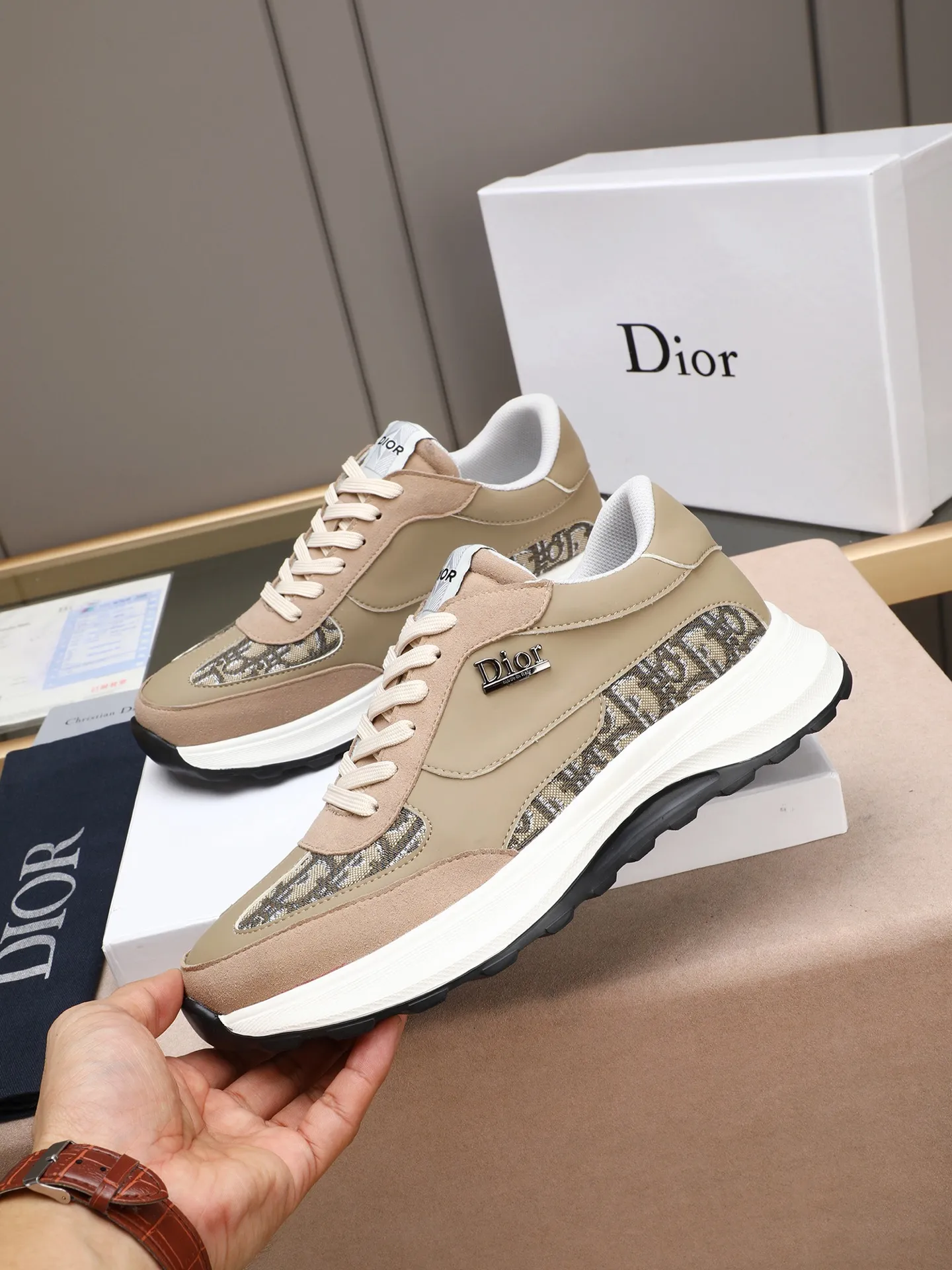 Men's shoes 💰P460 Dior's avant-garde and versatile fashionable men's shoes are privately modeled, calfskin stitched with Dior's special waterproof fabric, fashionable, simple, elegant, trendy, eye-catching, and pursuing class. It will subvert old ideas and be a must-have for fashionistas who want to spend time with you! Must keep it for yourself! High-end comfort but low-end, high-end quality workmanship. Code number: 38-44 (45 customized) 3 colors for your choice [kiss][kiss][kiss]